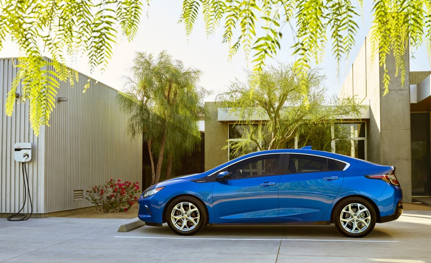 2016-Chevrolet-Volt-Blue-Tree-Charger